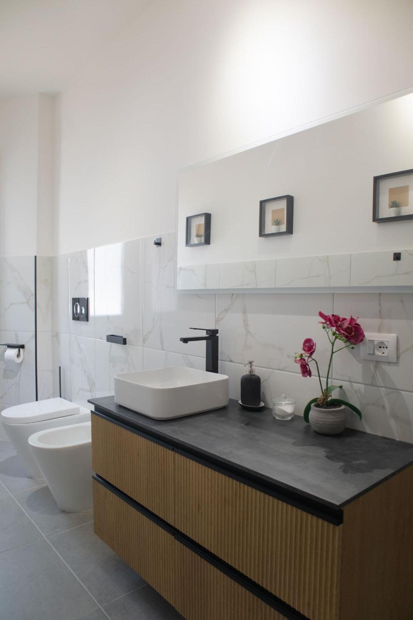 Sara's - Modern Near Metro, Perfect For Families And Groups In Apartment Rom