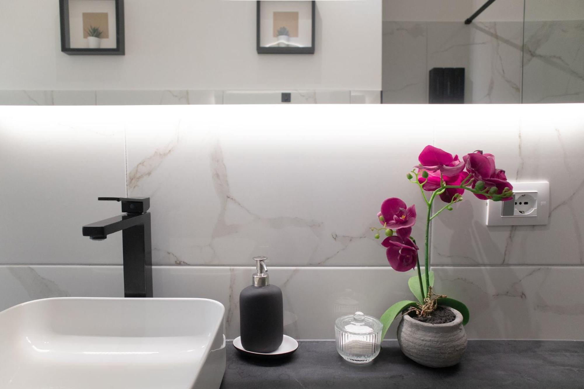Apartment Sara's - Modern Near Metro, Perfect For Families And Groups In Rom