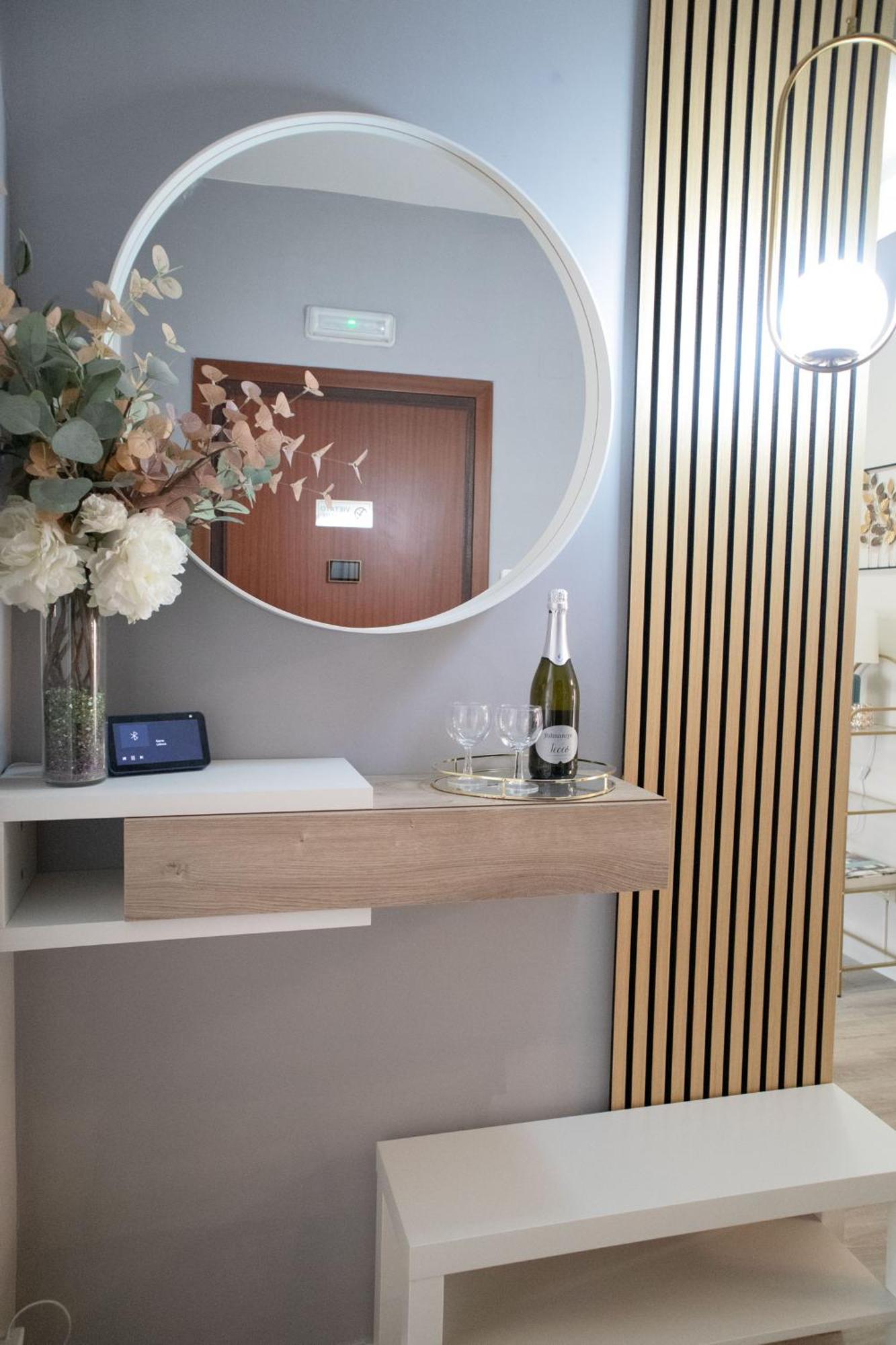 Apartment Sara's - Modern Near Metro, Perfect For Families And Groups In *