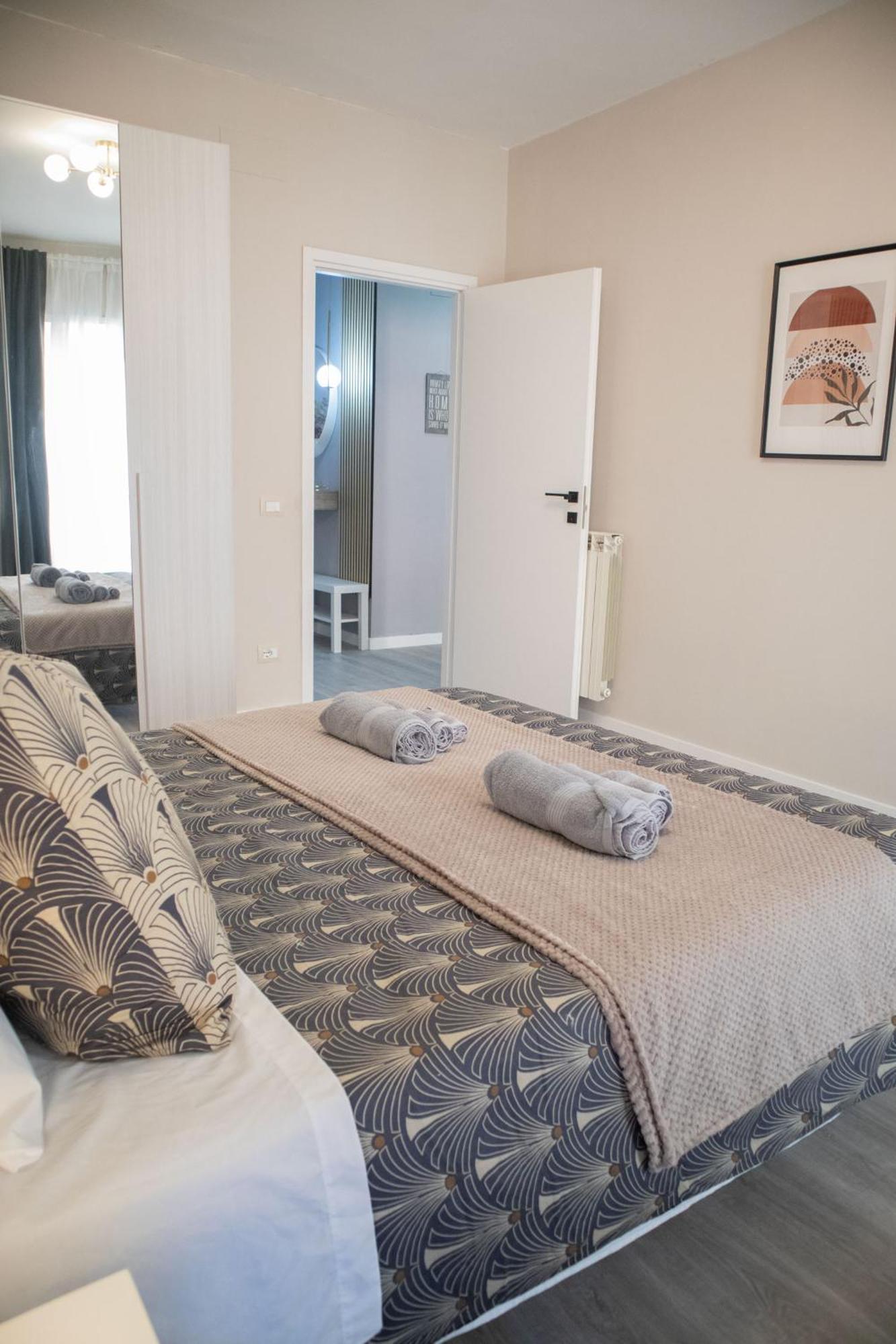 Sara's - Modern Near Metro, Perfect For Families And Groups In Apartment Rom