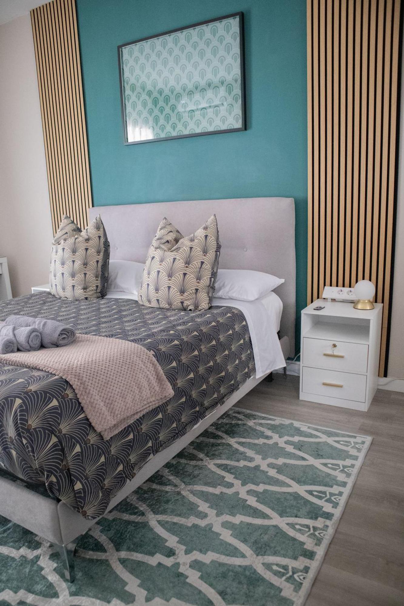 Sara's - Modern Near Metro, Perfect For Families And Groups In Lejlighed